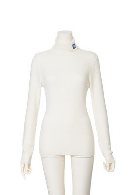 タートルネックセーター