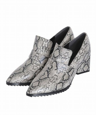 プレーンカットローファー