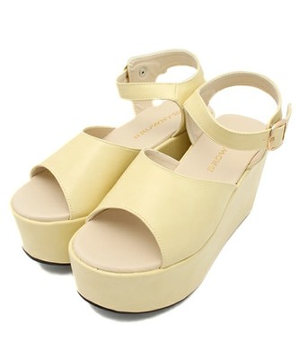 フェイクレザー厚底サンダル