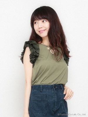 袖フリルカットソー