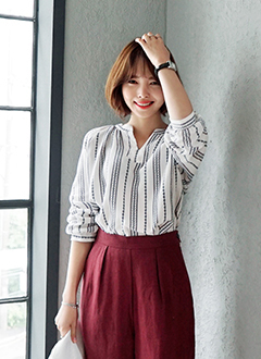 エスニックプリントVネックブラウス・全2色