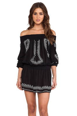 JACQUELINE オフショルダートップ