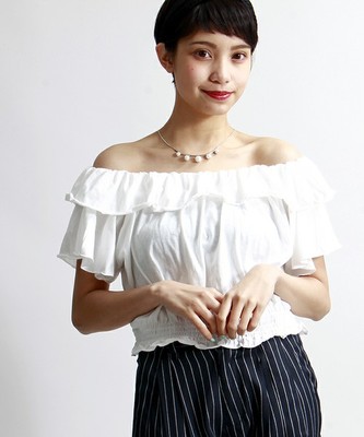 フリルオフショルカットソー