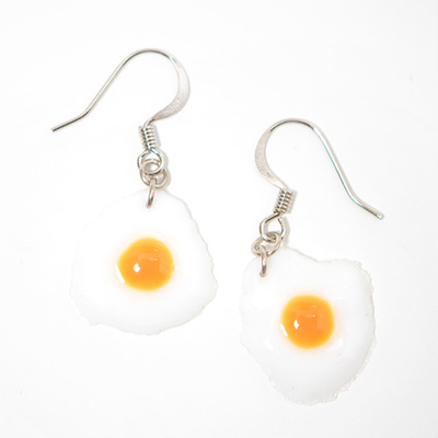 目玉焼きのピアス