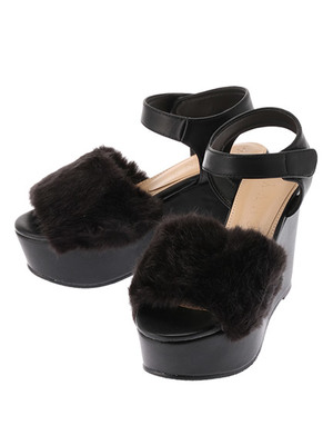 ファーウェッジサンダル