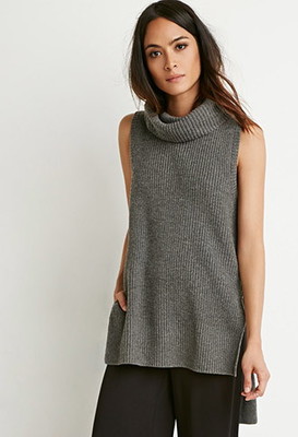 サイドスリットタートルネックトップ