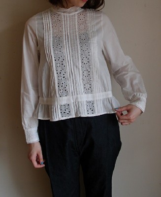 レーススタンドカラーブラウス