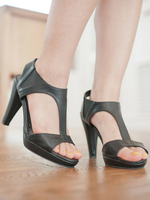 カラーTストラップサンダル