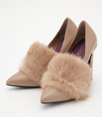 ファーベルト付パンプス