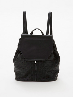 パンチングリュック