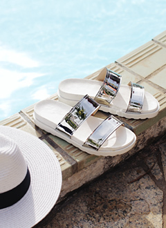 ワイドバンドエナメルコンフォートサンダル・