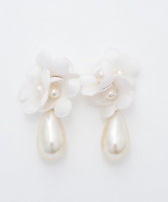 ＜コンフェッティ＞ かすみドロップ草ピアス