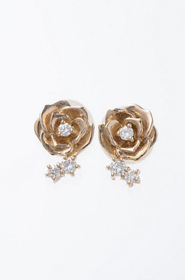 ＜アナ スイ＞ Ｋ１８薔薇ピアス