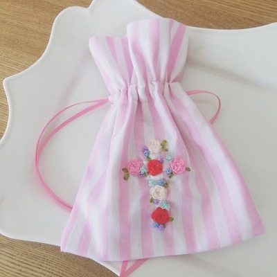 りぼん刺繍のミニきんちゃく