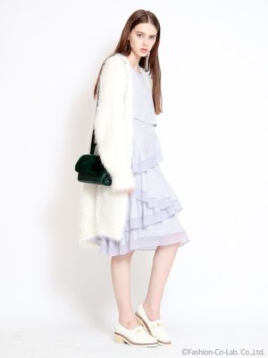 フェザーヤーンガウン