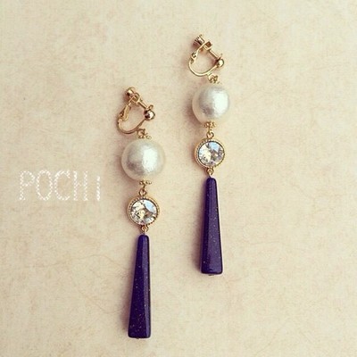 アクリルパーツのビジューイヤリング