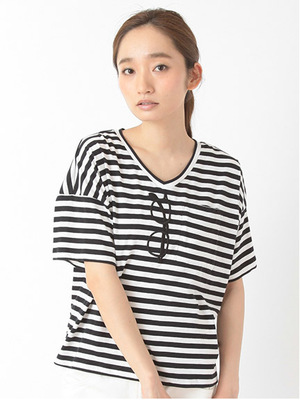 W メガネ刺しゅうVネックTシャツ