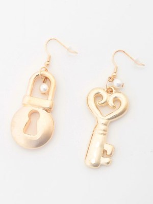 ハートキーピアス