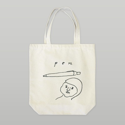 ペンを見る海女