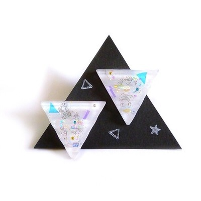 さんかくの神秘ピアス