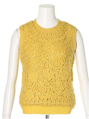 花モチーフ編みノースリニット