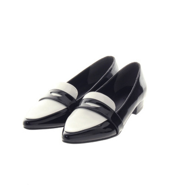 エナメルポインテッドローファー