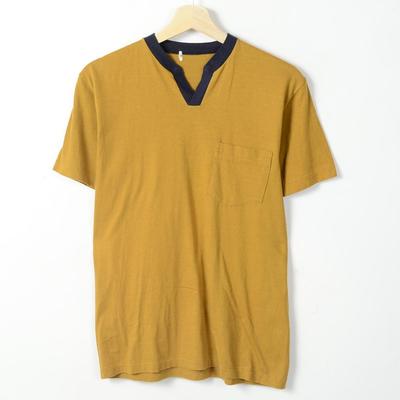  VネックTシャツ