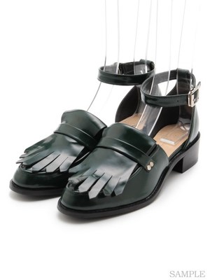 ローファーストラップシューズ