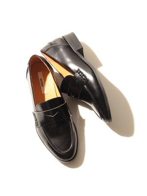 シンプルレザーローファー