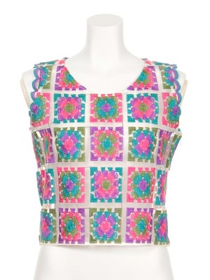 フォークロア刺繍トップス