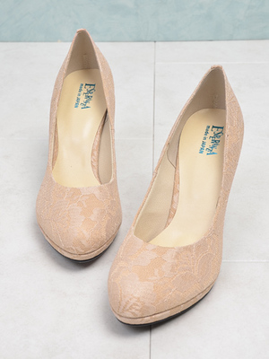 アーモンドトゥレースパンプス