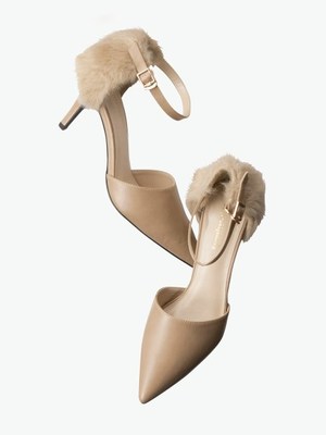 ファー付ストラップパンプス