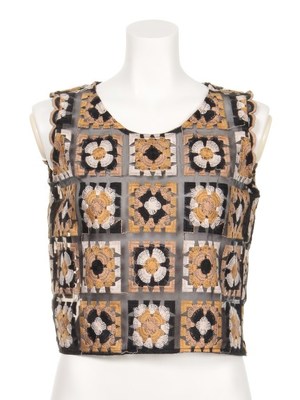 フォークロア刺繍トップス