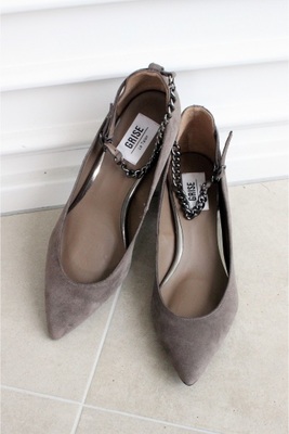 GRISE 5CMレザーチェーンアンクルパンプス◆