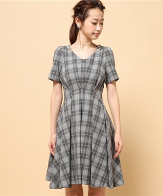 肩ビジューチェックタックワンピース