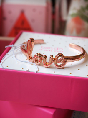 IT GIRL CUFF (love) レタリング バングル