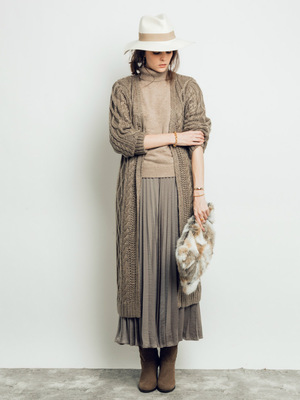 サテンプリーツマキシスカート