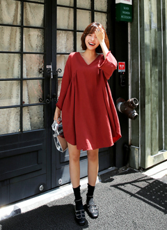 Vネックルーズフィットワンピース