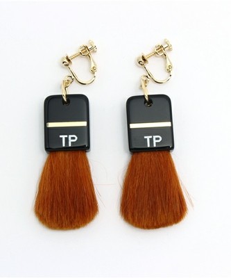 アクリルチークブラシイヤリング