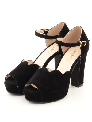 スカラップパンプス