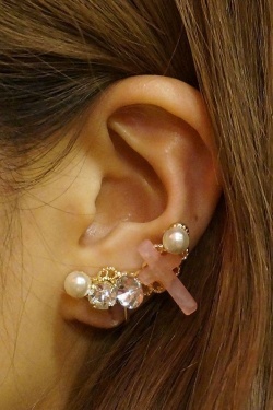 クロスビジューイヤーカフ（ピンク）