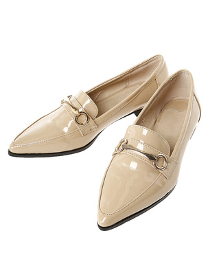 ポインテッドトゥエナメルローファー