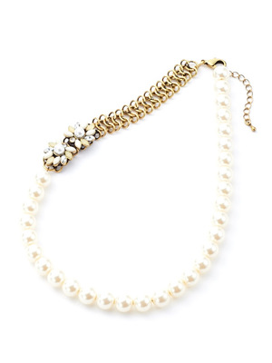 パールチェーン×花モチーフショートネックレス