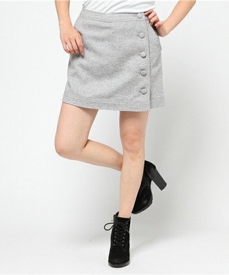 くるみボタン台形スカート