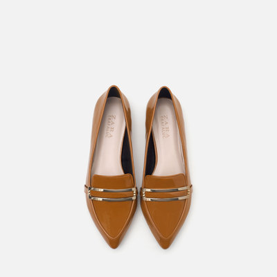 ZARAメタルディーテル入りオペラシューズ