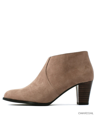 スエードプレーンブーティ