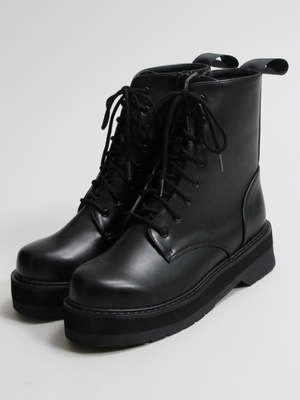 WC/8ホールシューズ