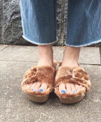 厚底ファーサンダル