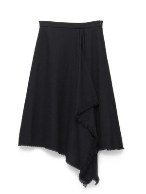 イレギュラーヘムラインスカート