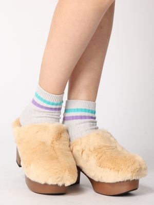 ファーサボサンダル